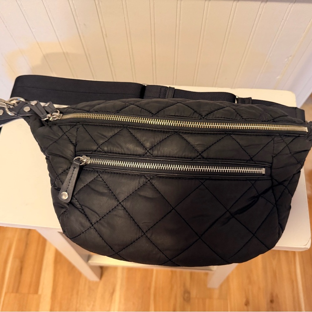 Quince Navy Transit Bag